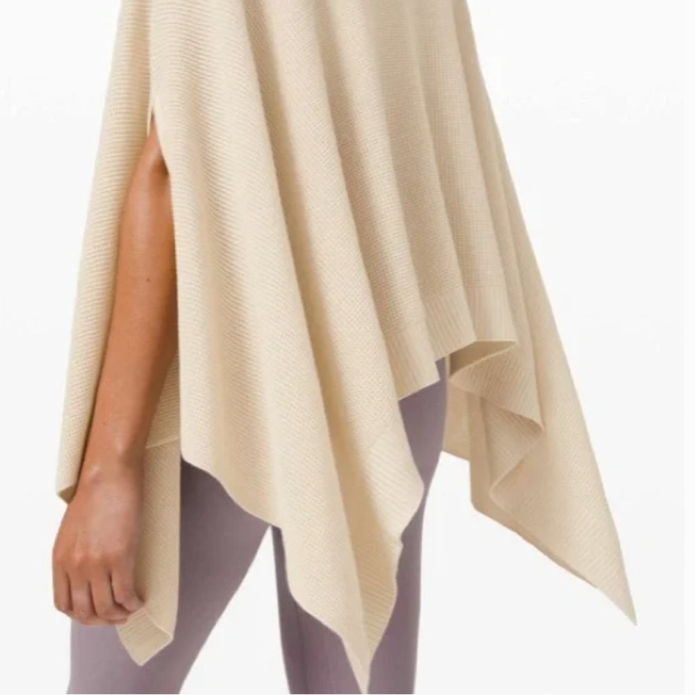 Lululemon Forward Flow Poncho Light Pink